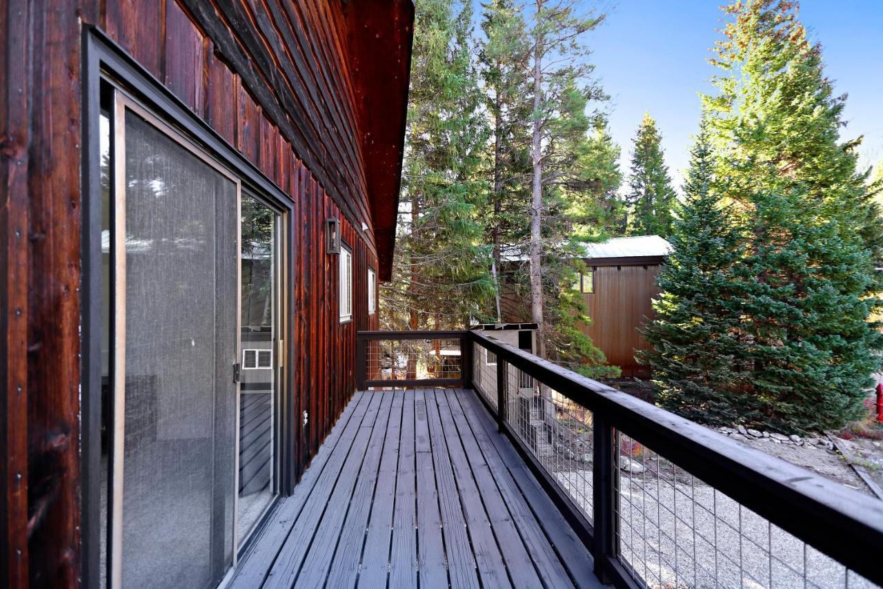 Slopeside Luxury Chalet: Riverside With Hot Tub & Activity Perks Winter Park