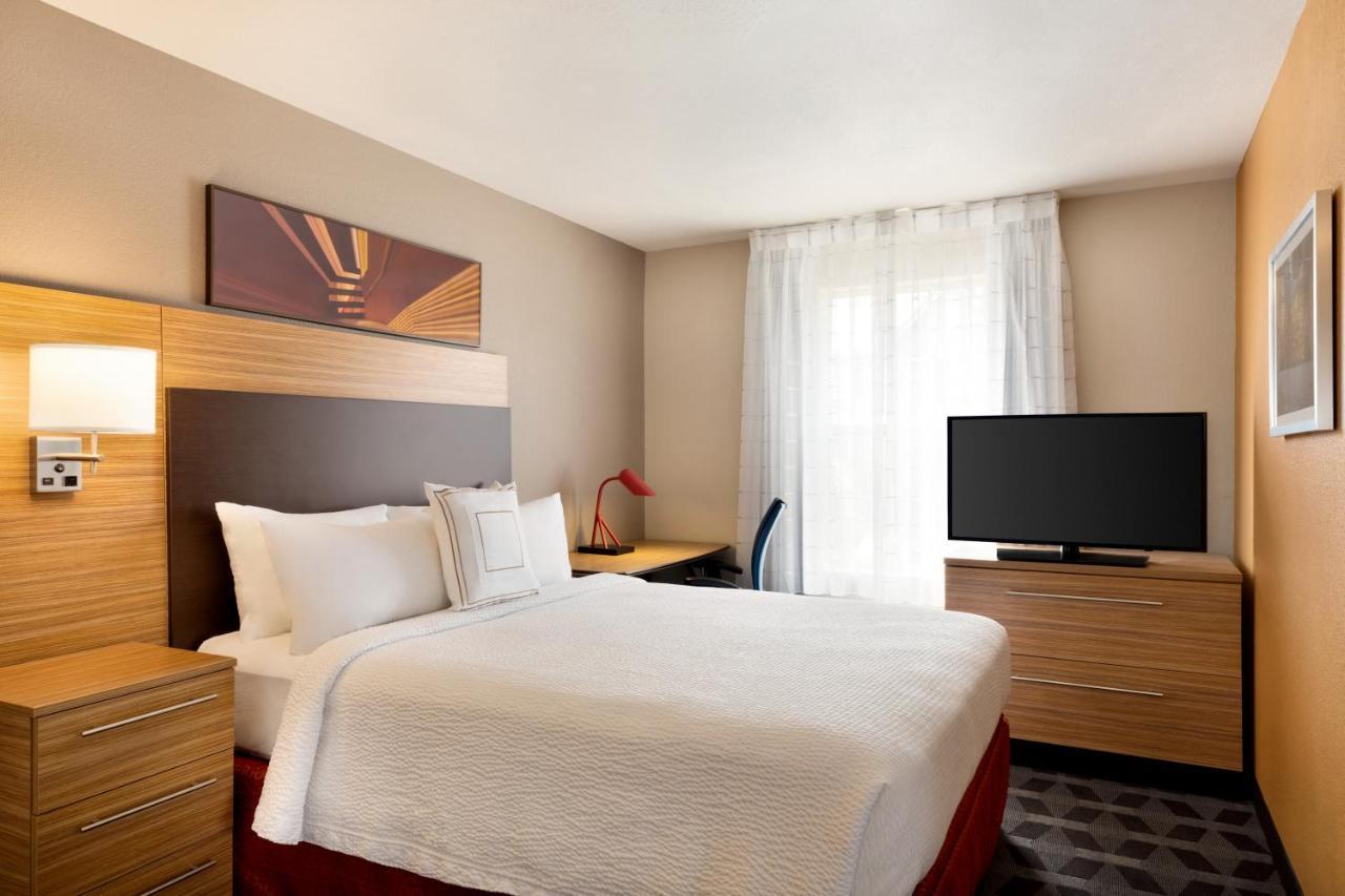 Suburban Tech Center Hotel