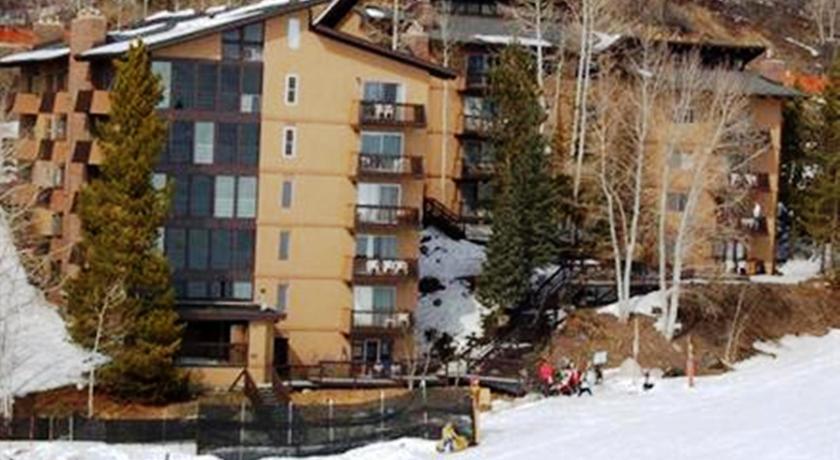 Apartment Storm Meadows East Slopeside