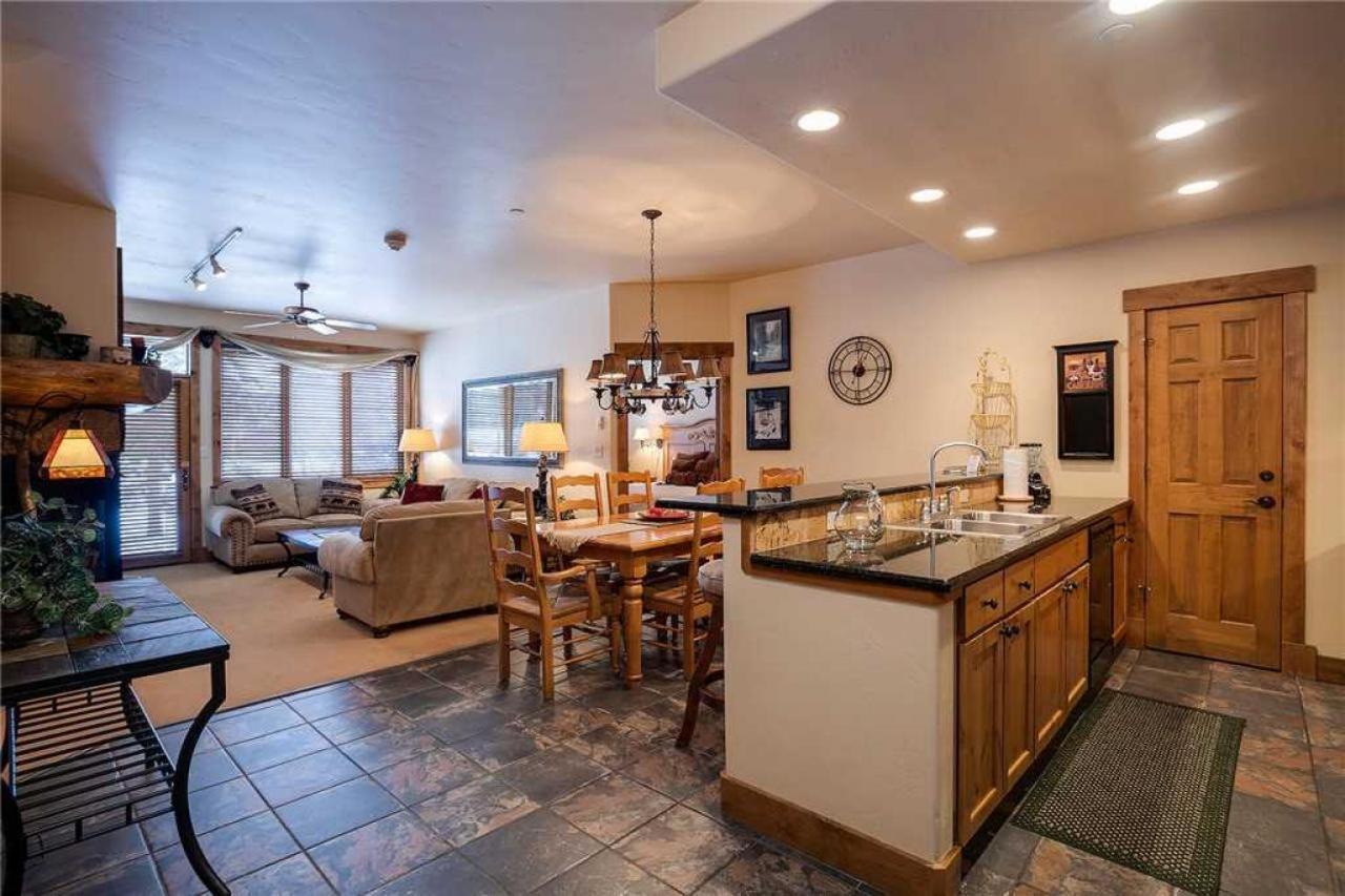 3101 Champagne Lodge, Trappeur's Crossing *
