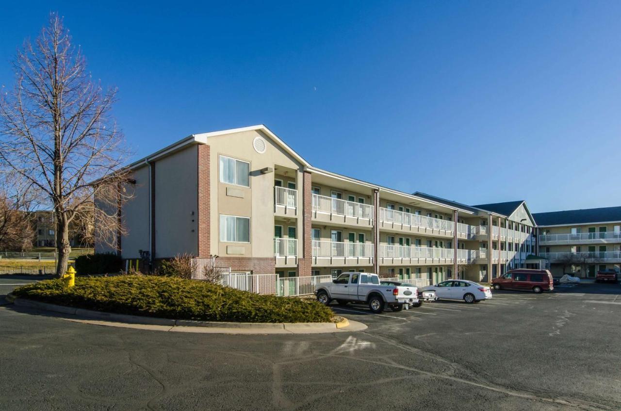 Motel Hometowne By Red Roof Denver -