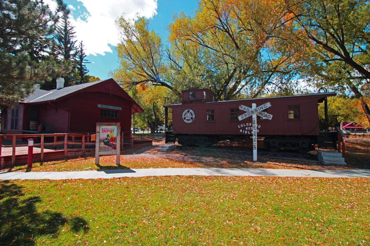 Topaz Motel