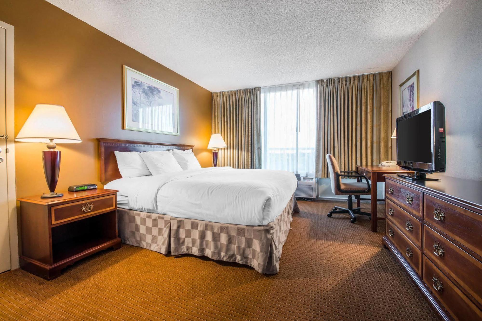 Inn Clarion And Events Center North