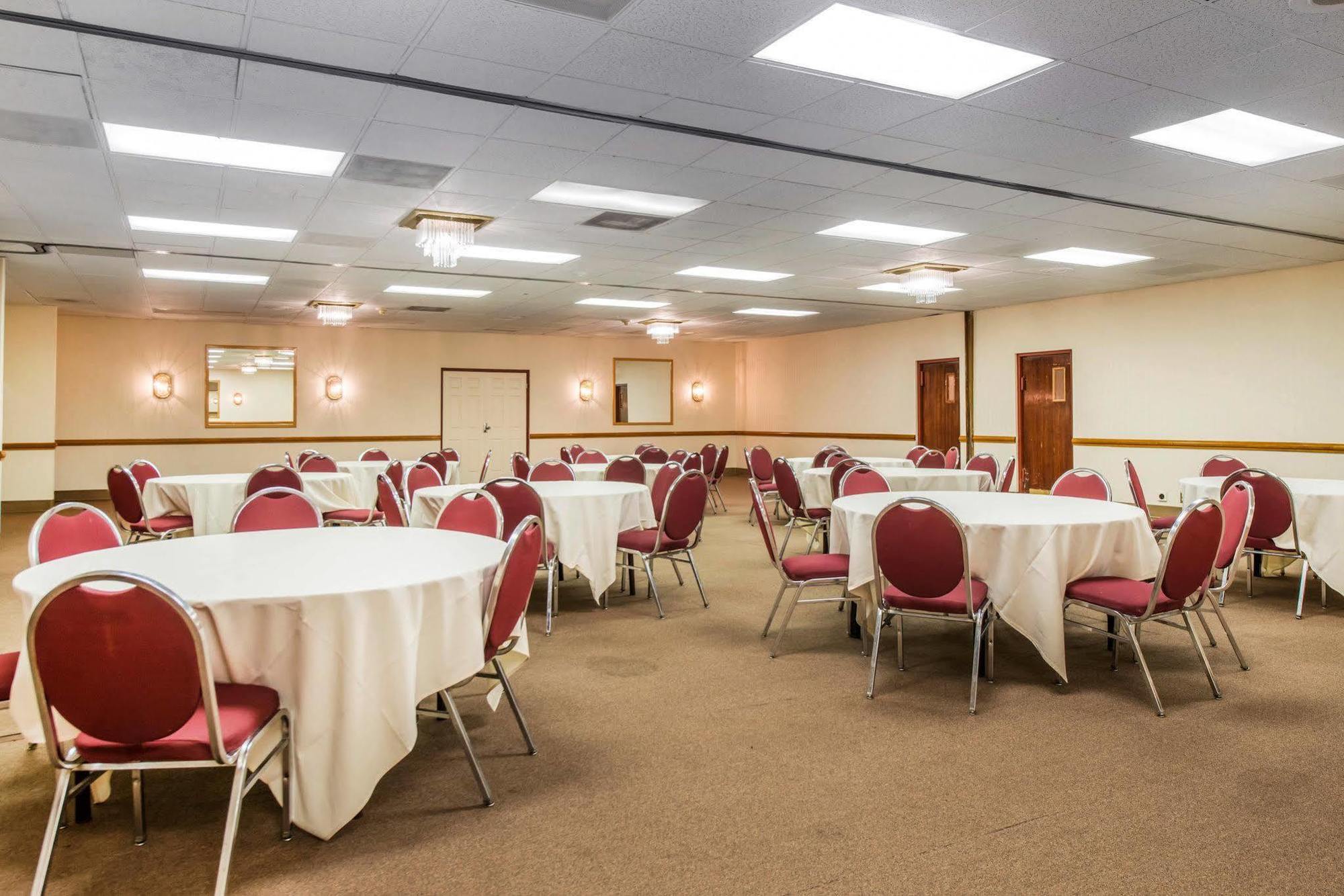Inn Clarion And Events Center North