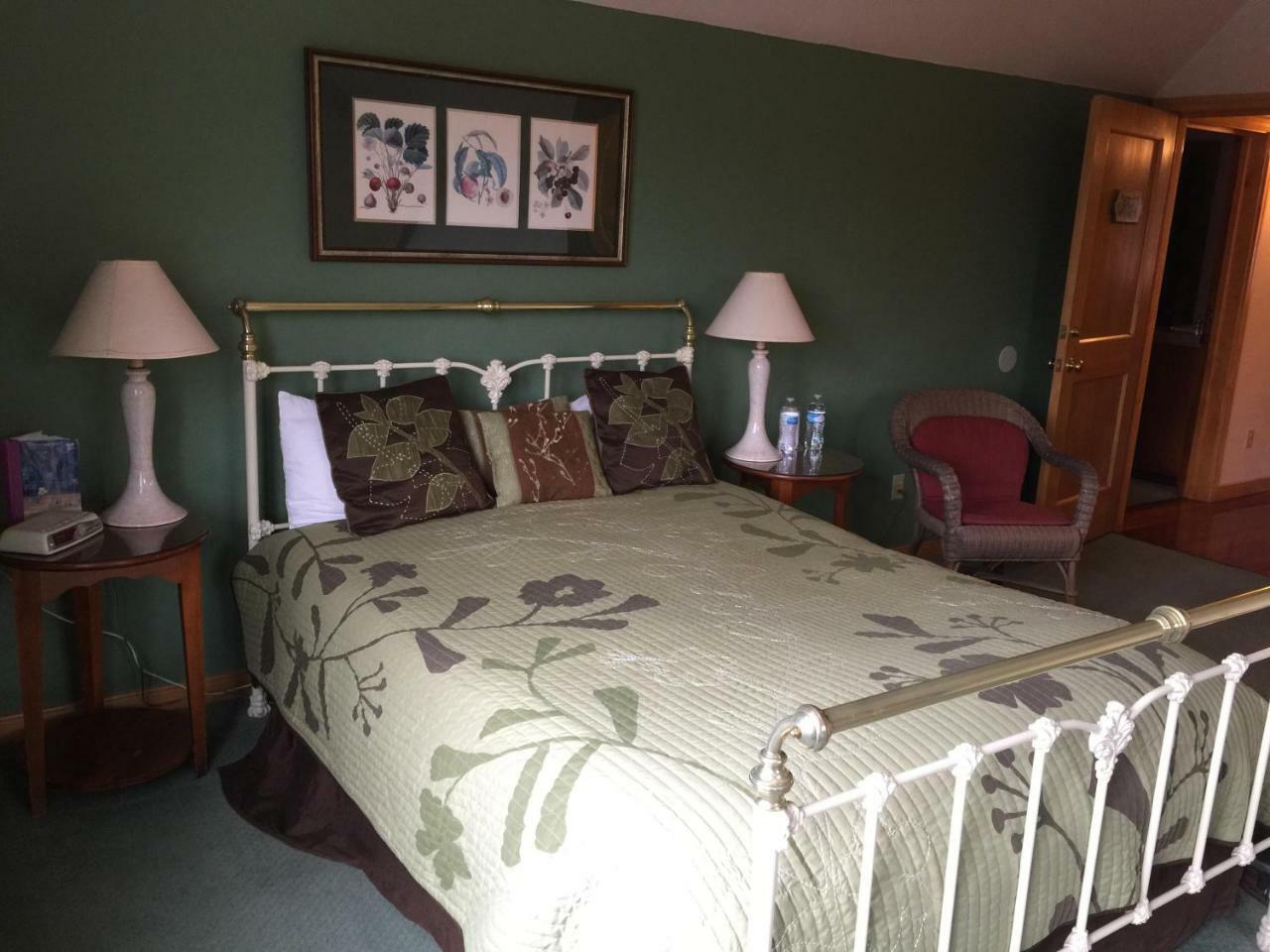 Apple Orchard Bed & Breakfast