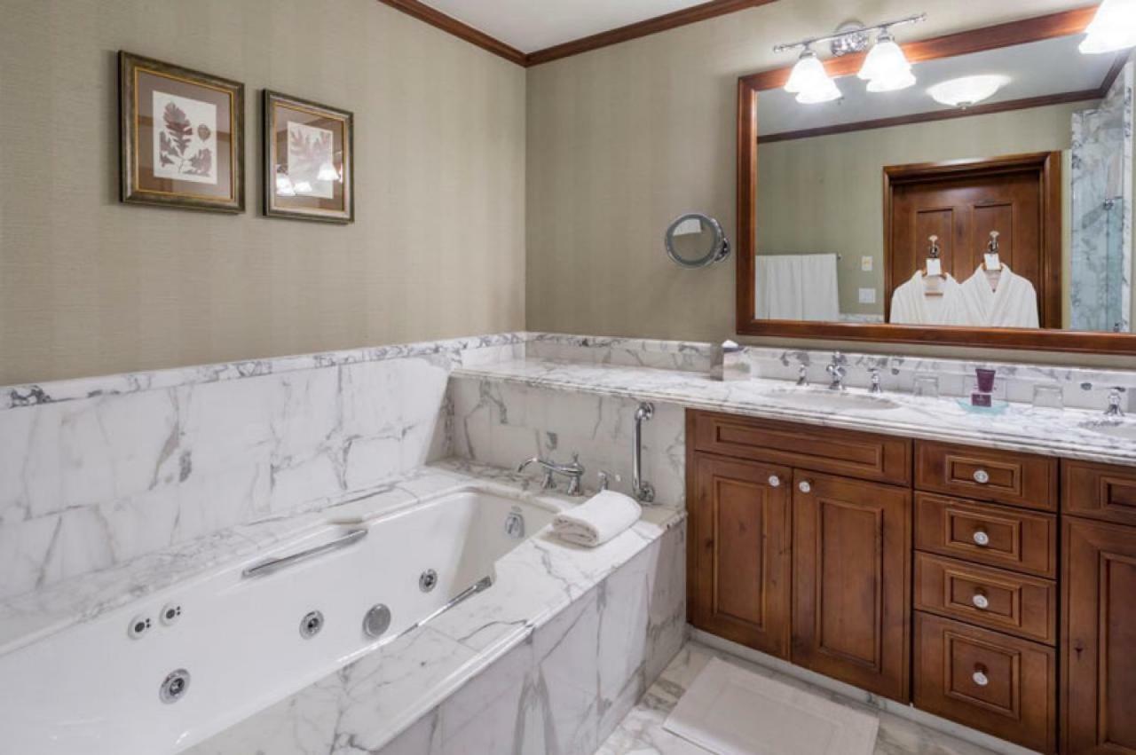 The Ritz-carlton Club, 3 Bedroom 8308, Ski-in & Ski-out In Highlands Aspen