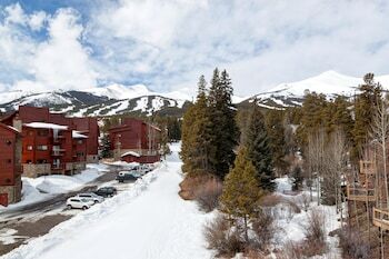 Sawmill Creek Hotel 2*