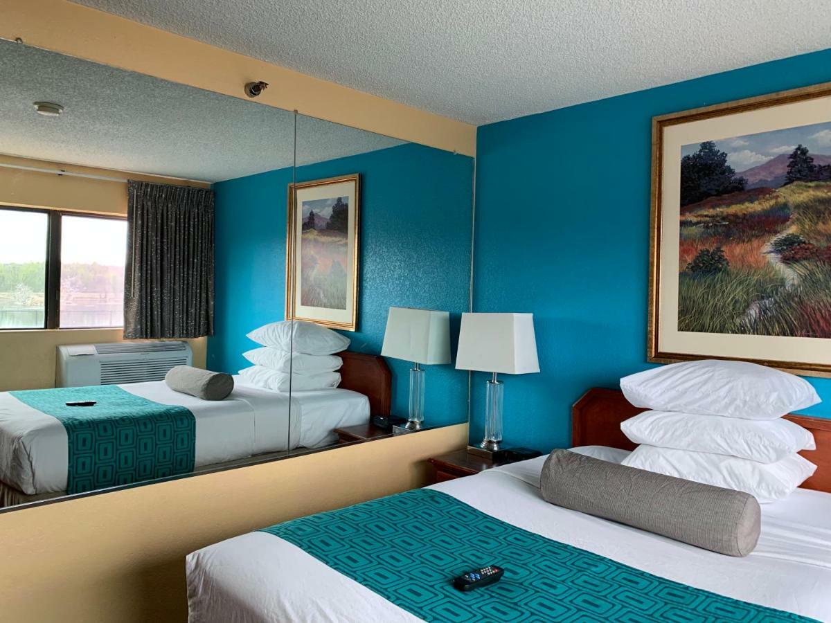 Howard Johnson By Wyndham Denver West Hotel 2*