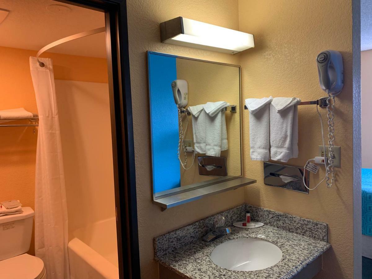 Hotel Howard Johnson By Wyndham Denver West
