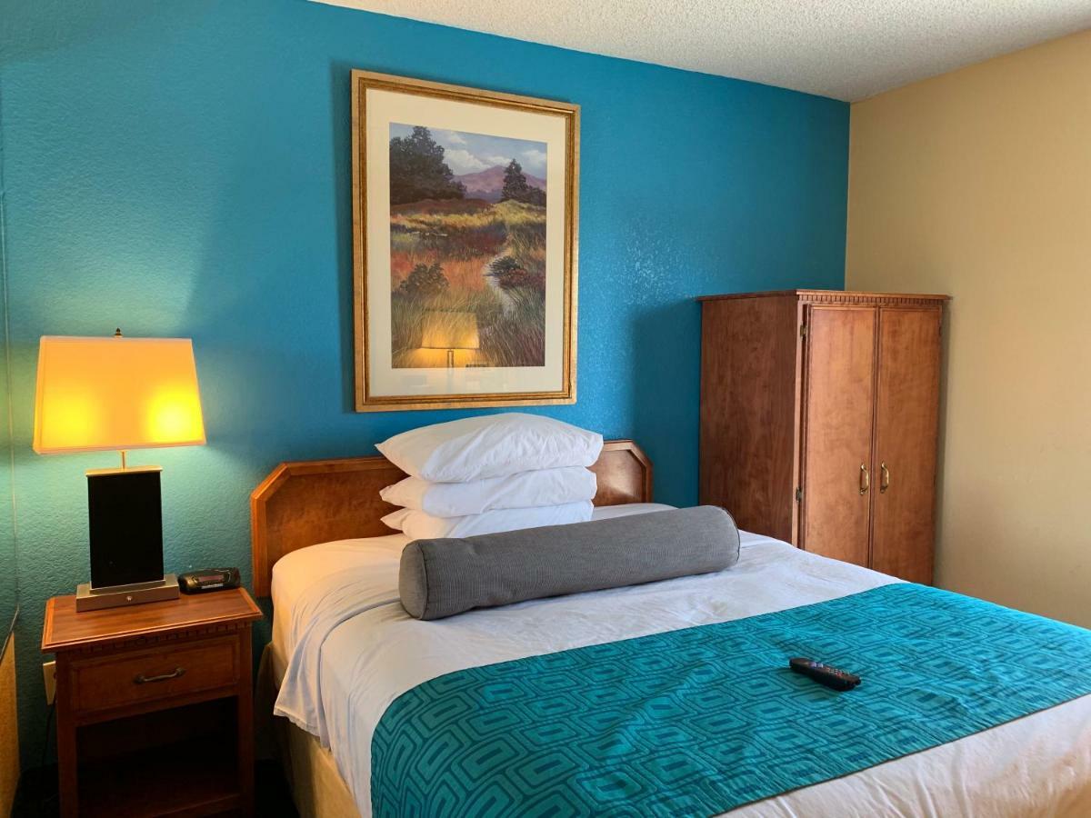 Hotel Howard Johnson By Wyndham Denver West 2*