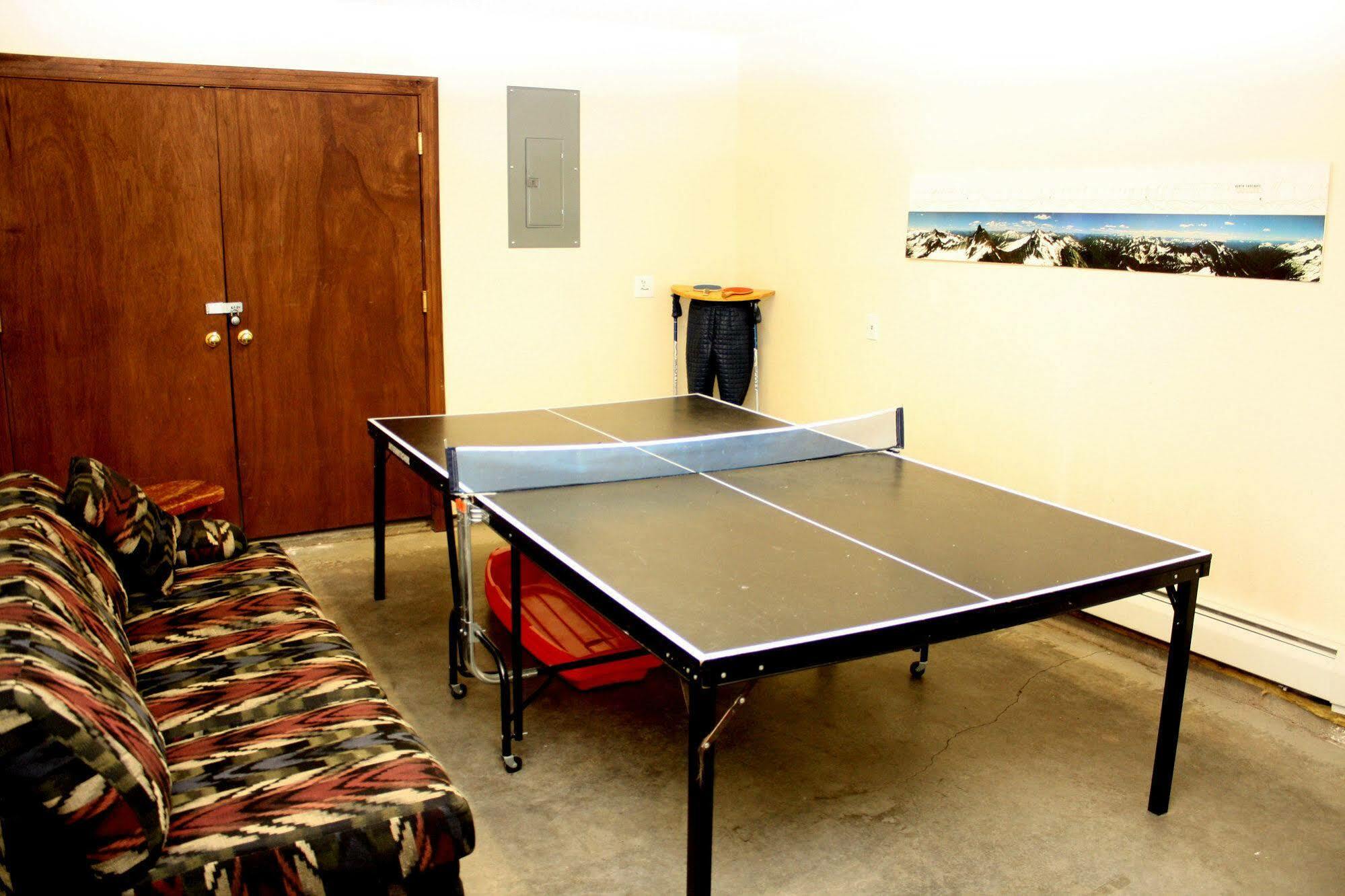 Pinecreek #i - 4 Bedroom - Private Hot Tub - Close To Town - Shuttle To Slopes