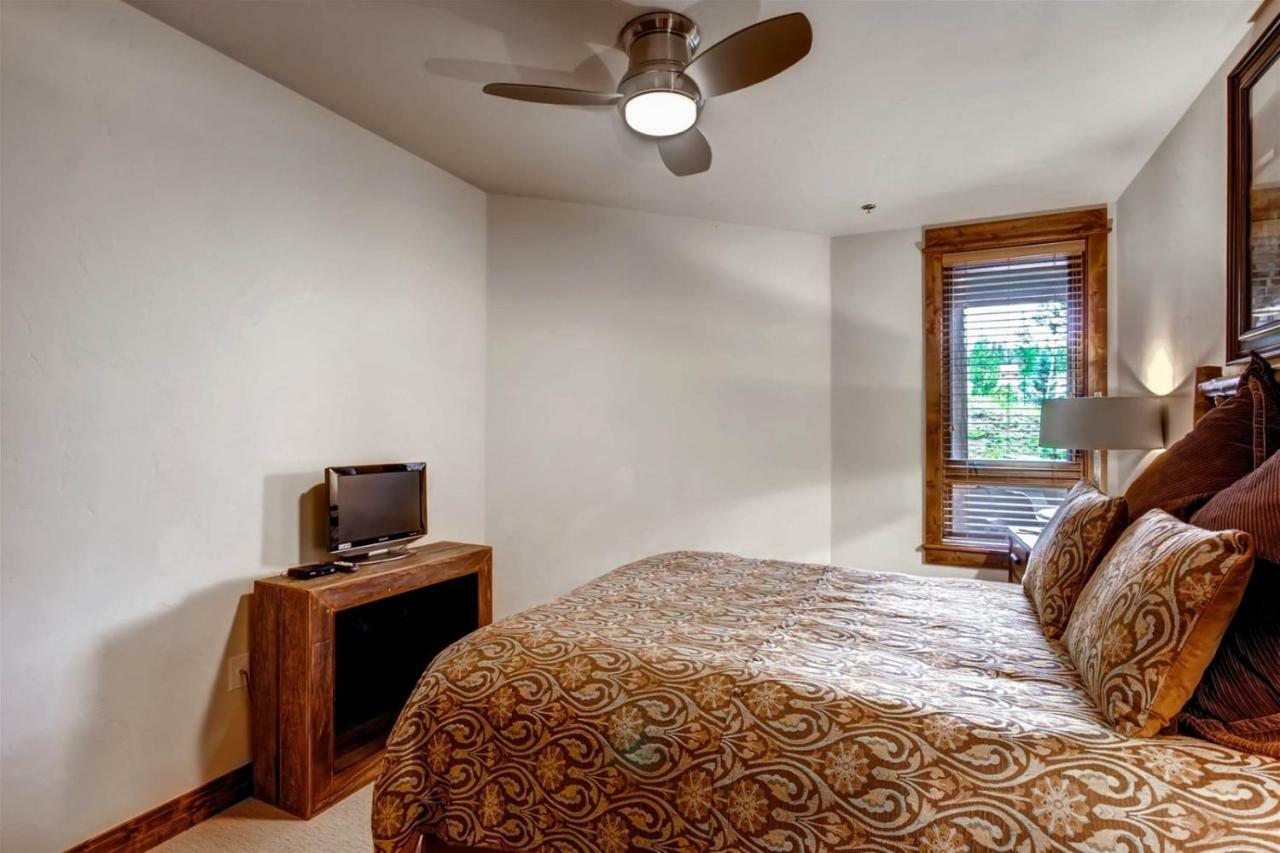 Luxury 3 Bedroom In, Out Mountain Vacation Just Steps From The Snowflake Lift * Breckenridge