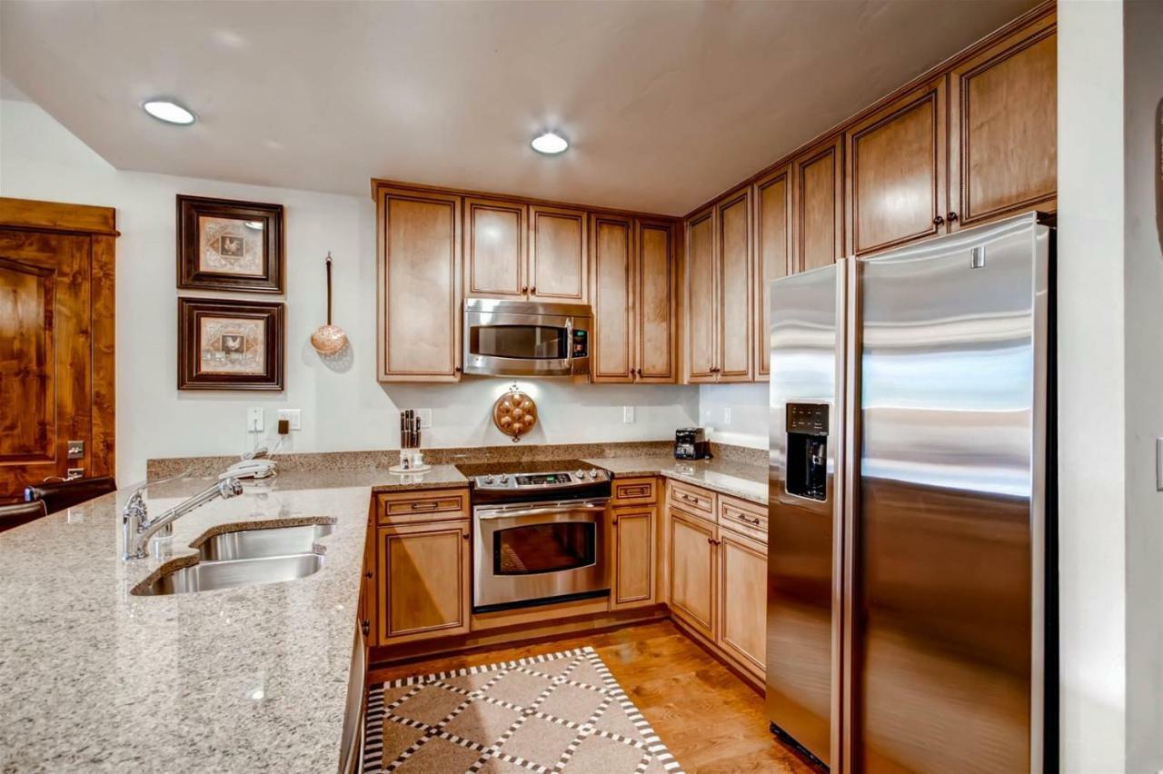 Luxury 3 Bedroom In, Out Mountain Vacation Just Steps From The Snowflake Lift *