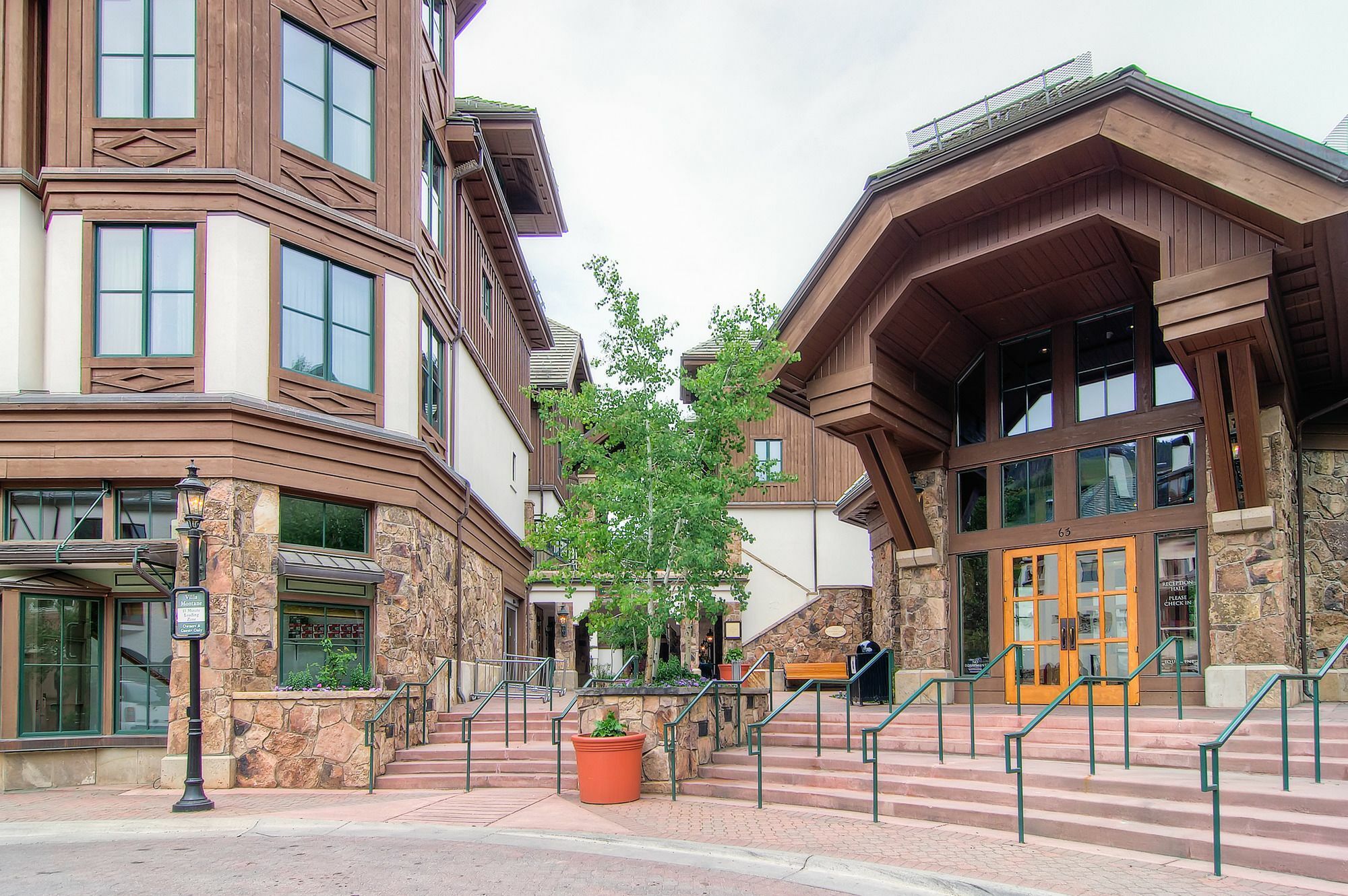 Villa Montane By East West