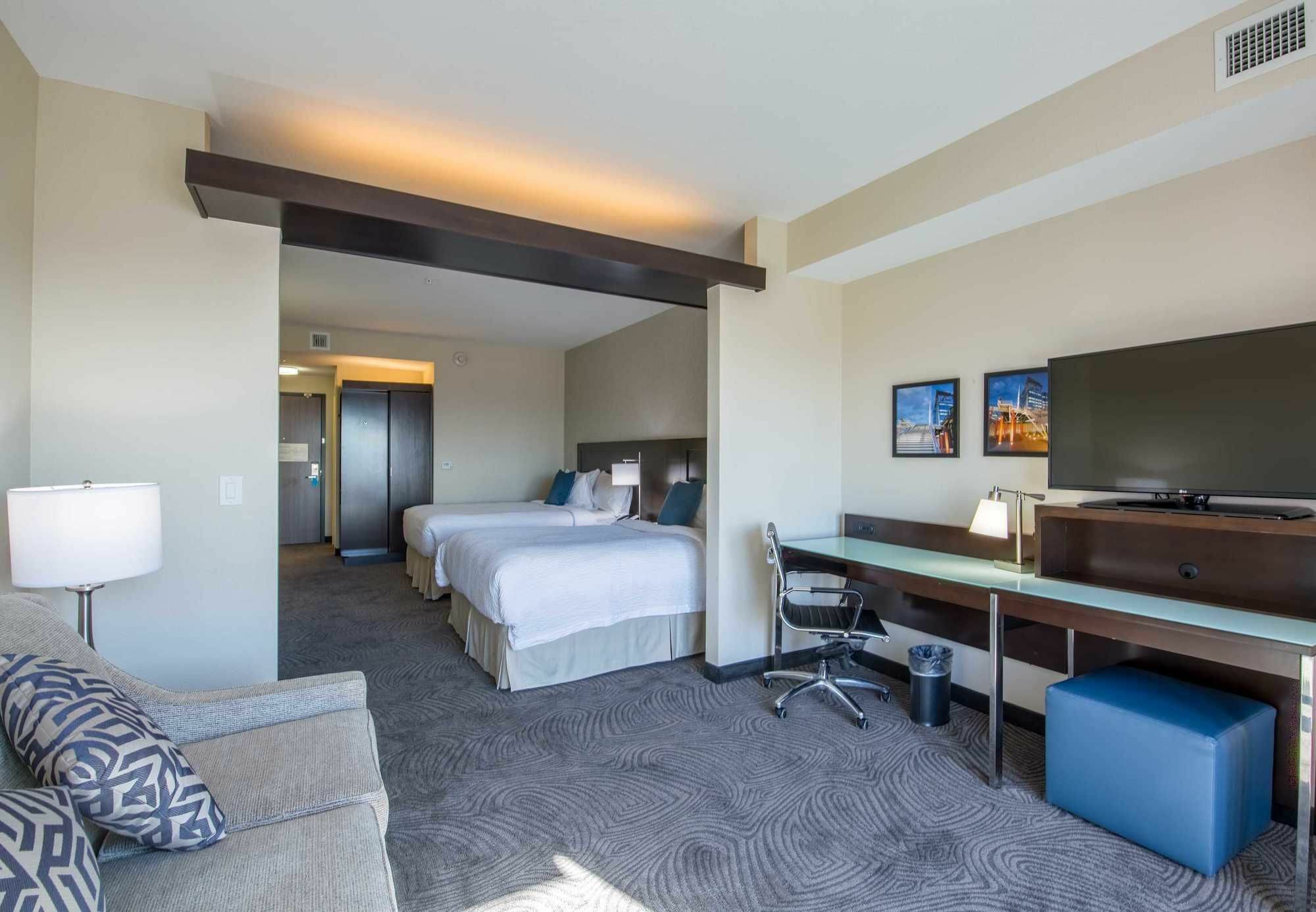 Hotel Fairfield & By Marriott Downtown 3*