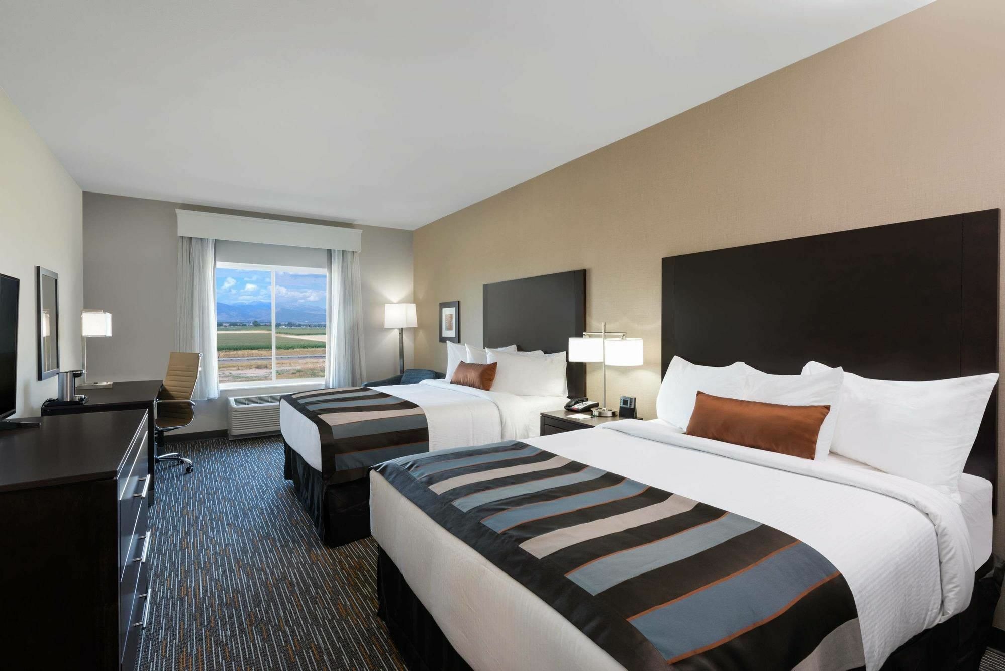 Wingate By Wyndham Johnstown Hotel