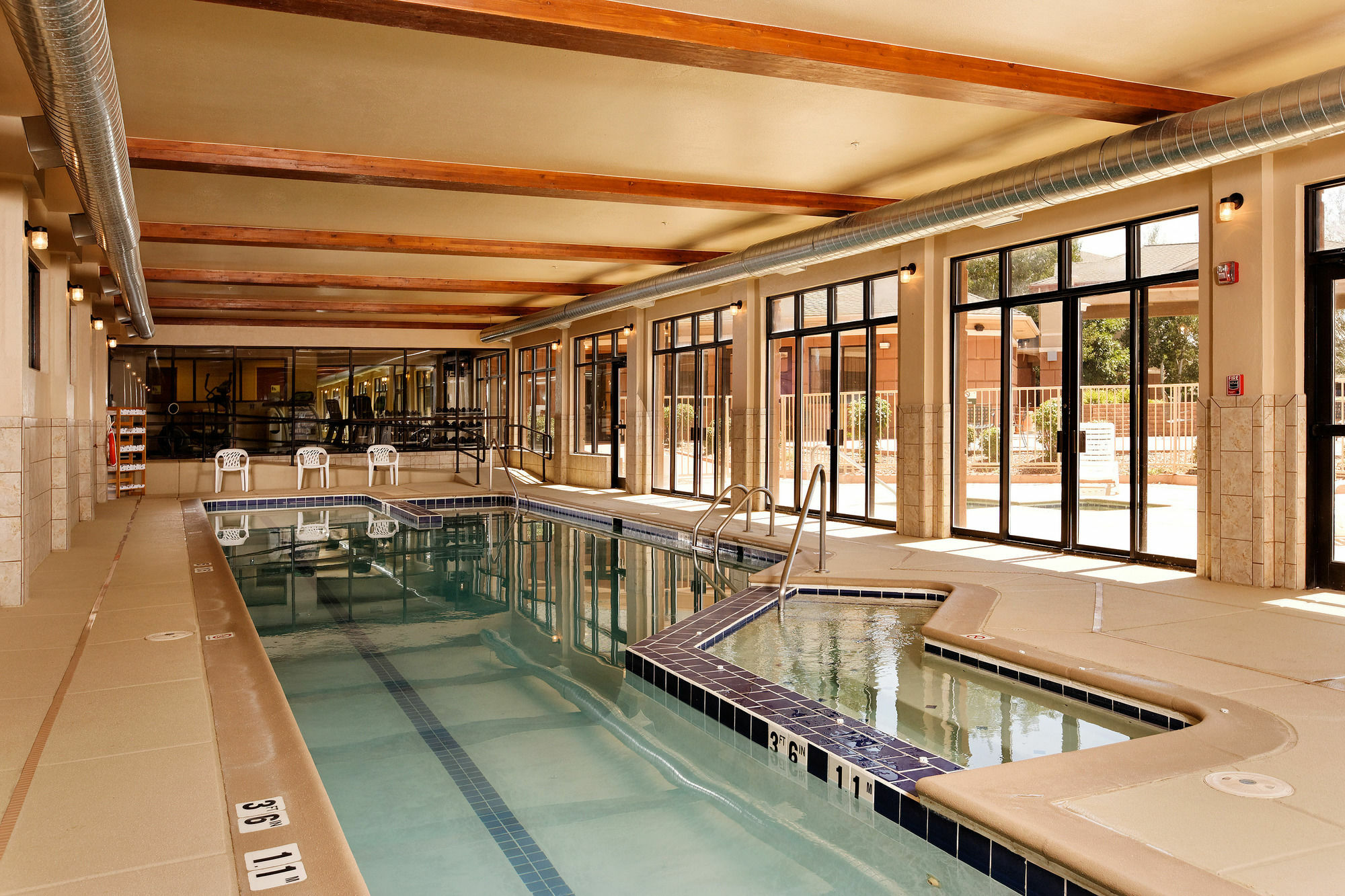 Holiday Express & - Black Canyon Area By Ihg Hotel