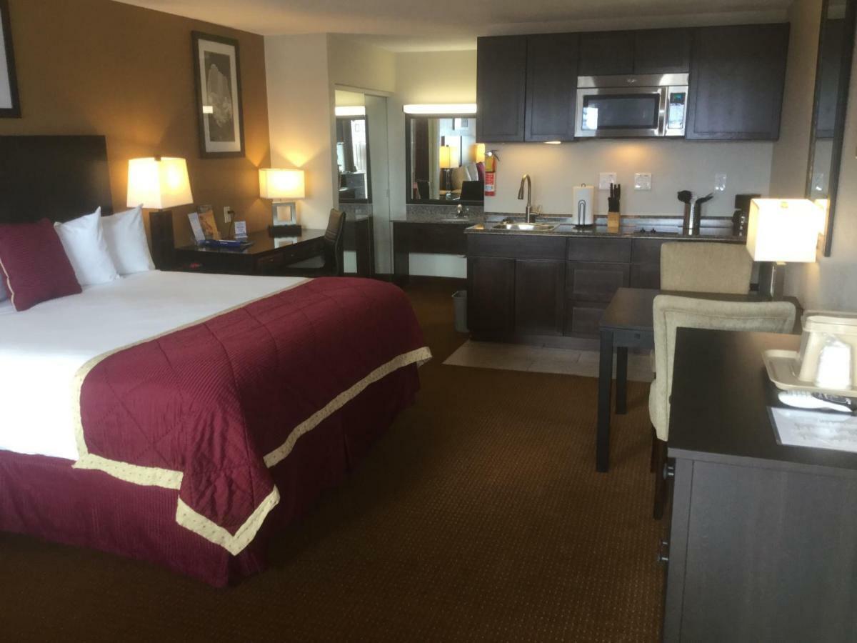 Baymont By Wyndham Hotel Cortez