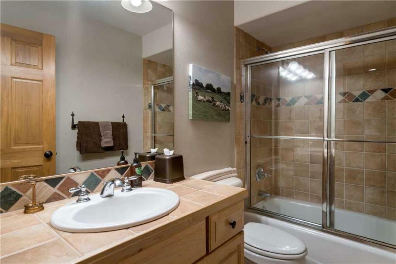 Evergreen Townhome #1 Apartment *