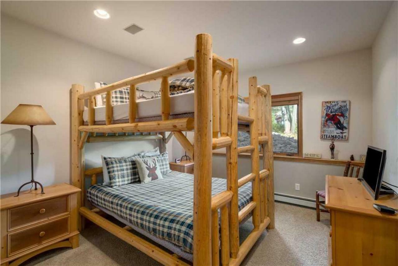 Evergreen Townhome #1 Apartment *
