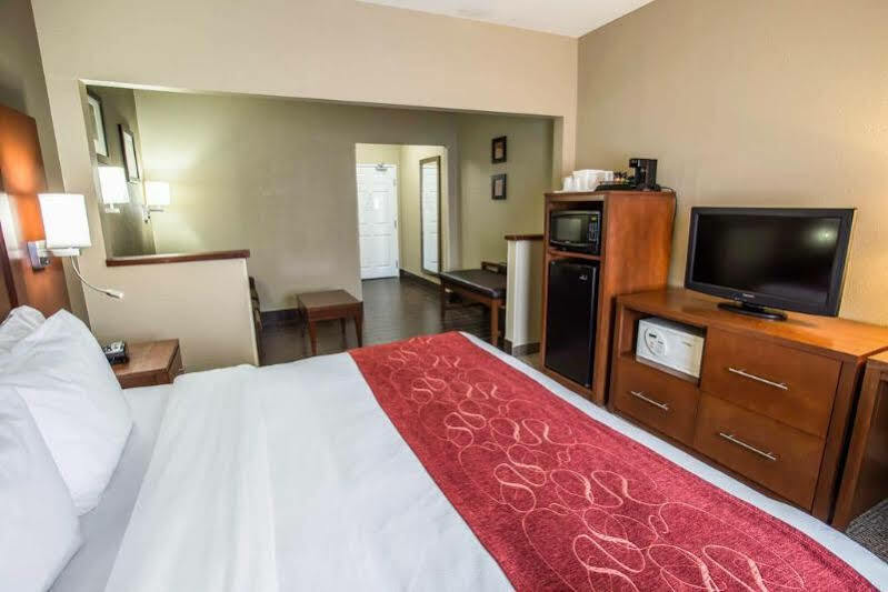 Hotel Comfort Collins Near