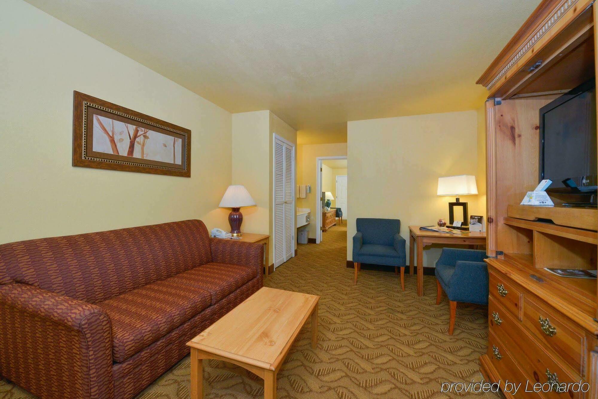 Western & Hotel 3*