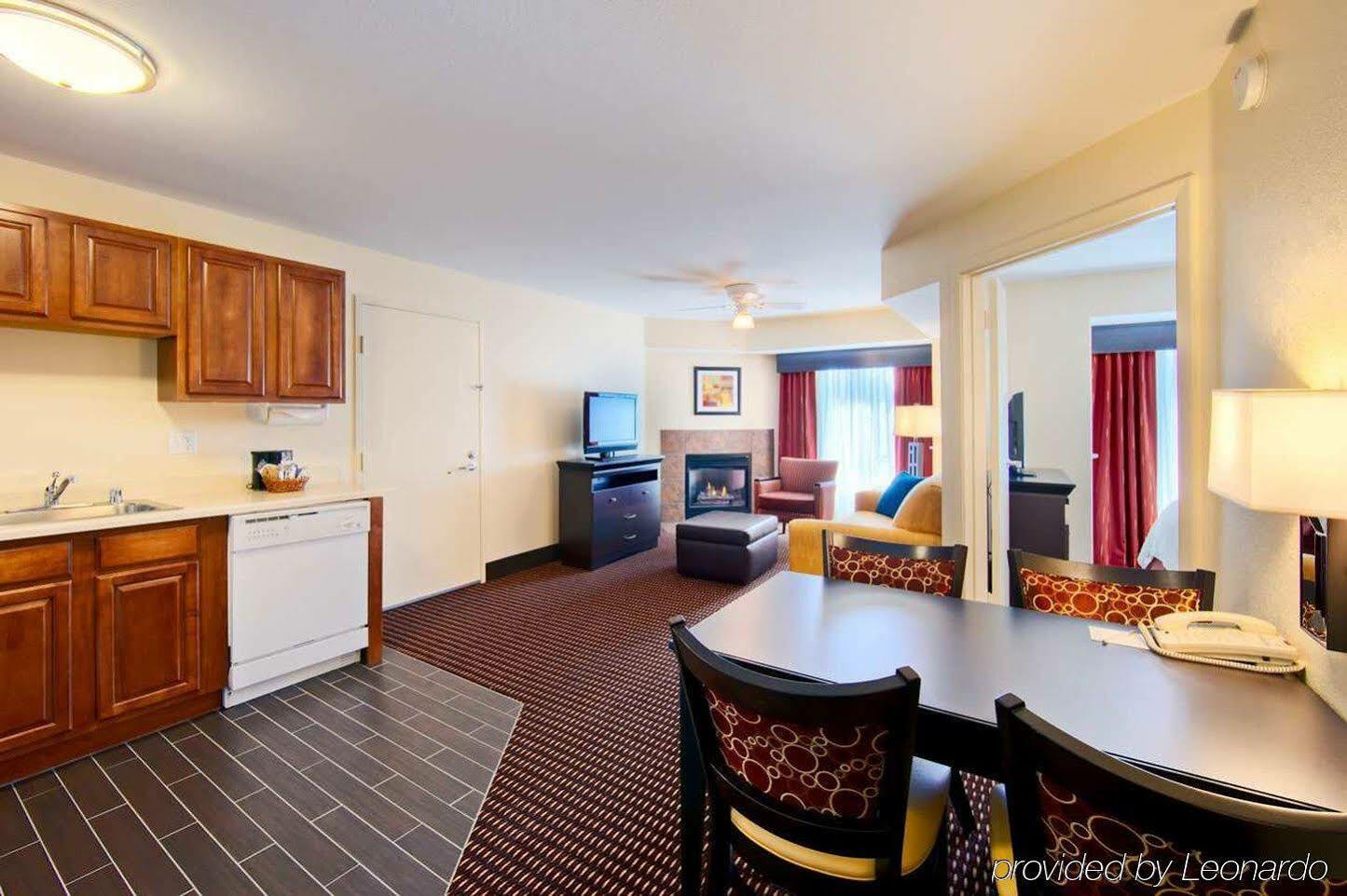 Hampton & Denver Tech Center Hotel 3*