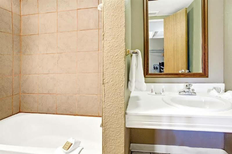Rodeway Downtown Hotel