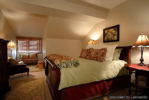 Westwall Lodge *