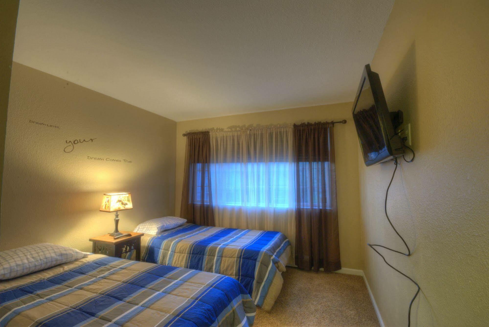 Villas At Walton Creek *