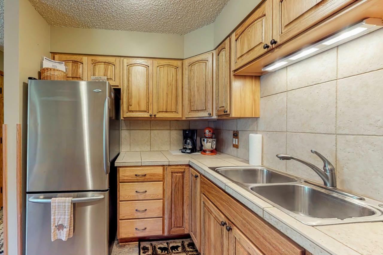 Apartment Woods Manor 101a *