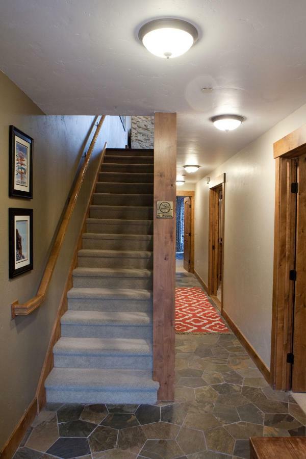 610 West Lionshead Circle Unit 216