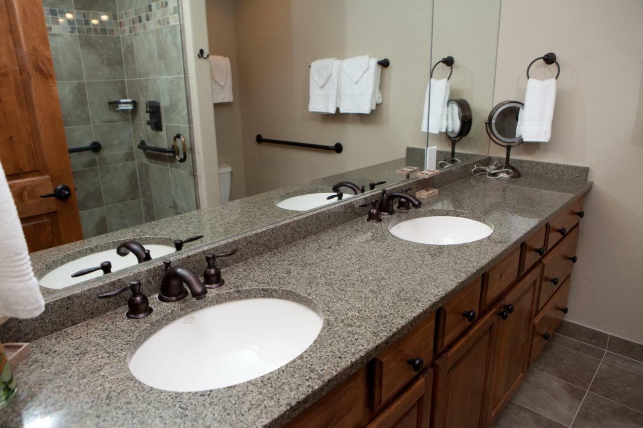 610 West Lionshead Circle Unit 216 *