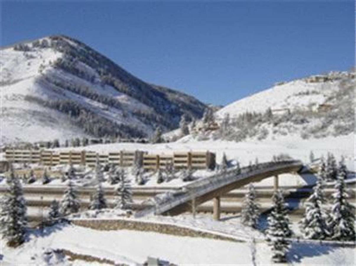 Great Mountain View, Walk To Lions Head Gondola. Walk A Little, Save A Lot Apartment *
