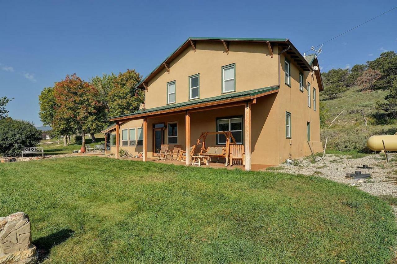 Private Retreat On Working Horse And Cattle Ranch