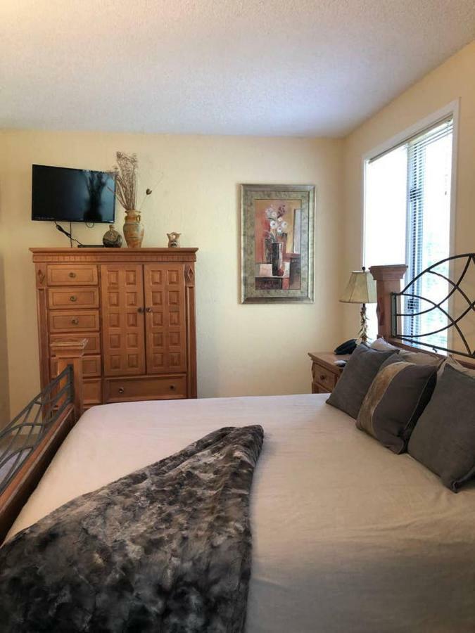 Great Mountain View, Walk To Lions Head Gondola. Walk A Little, Save A Lot Apartment *