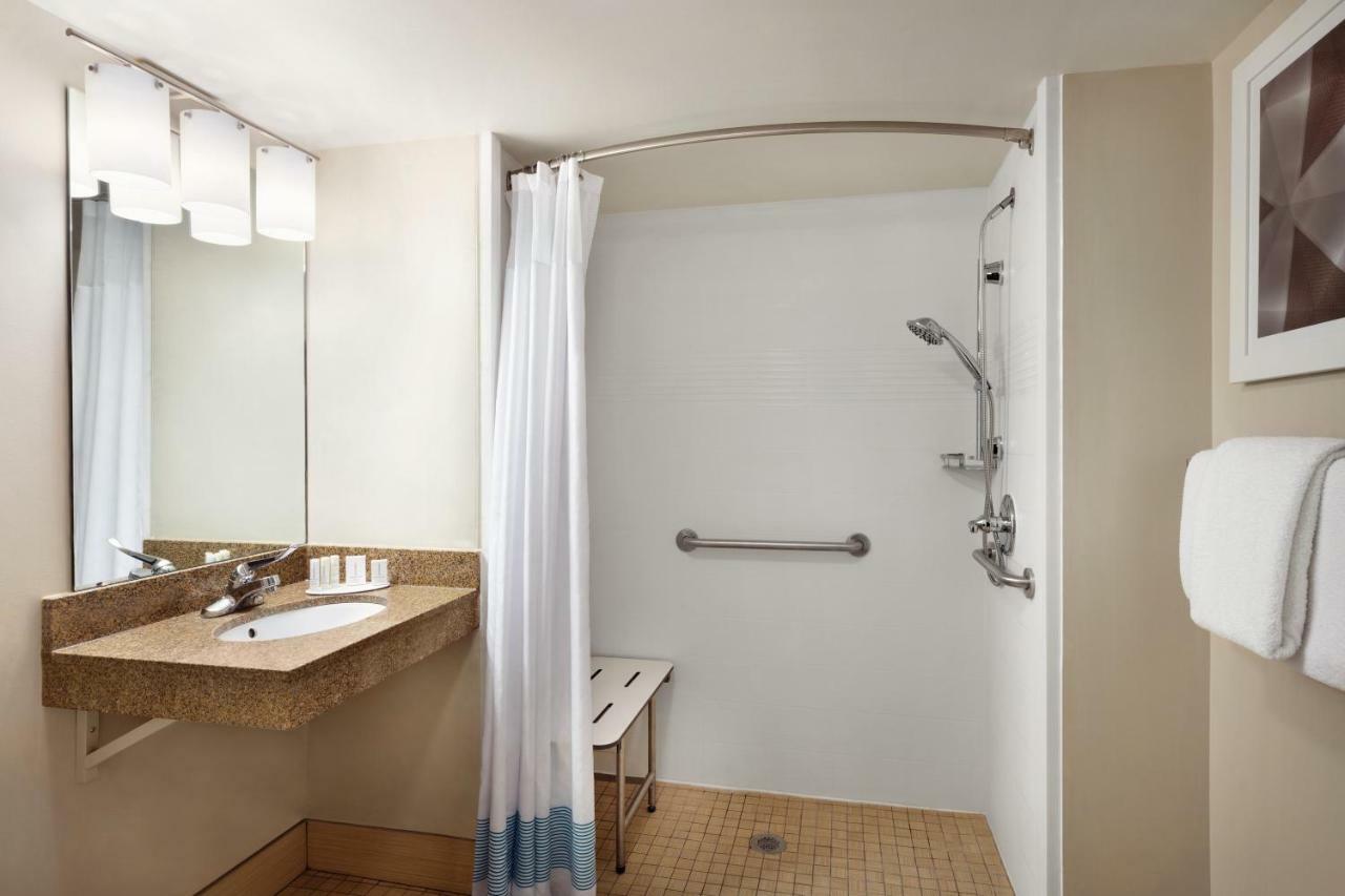 Suburban Tech Center Hotel 3*