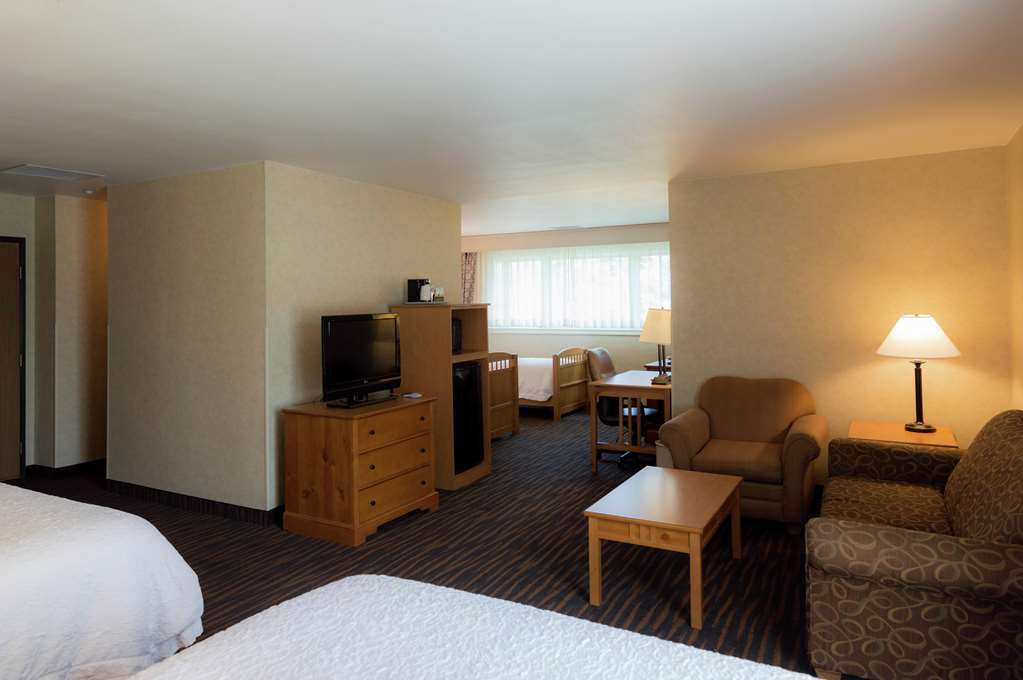 Hampton & Hotel