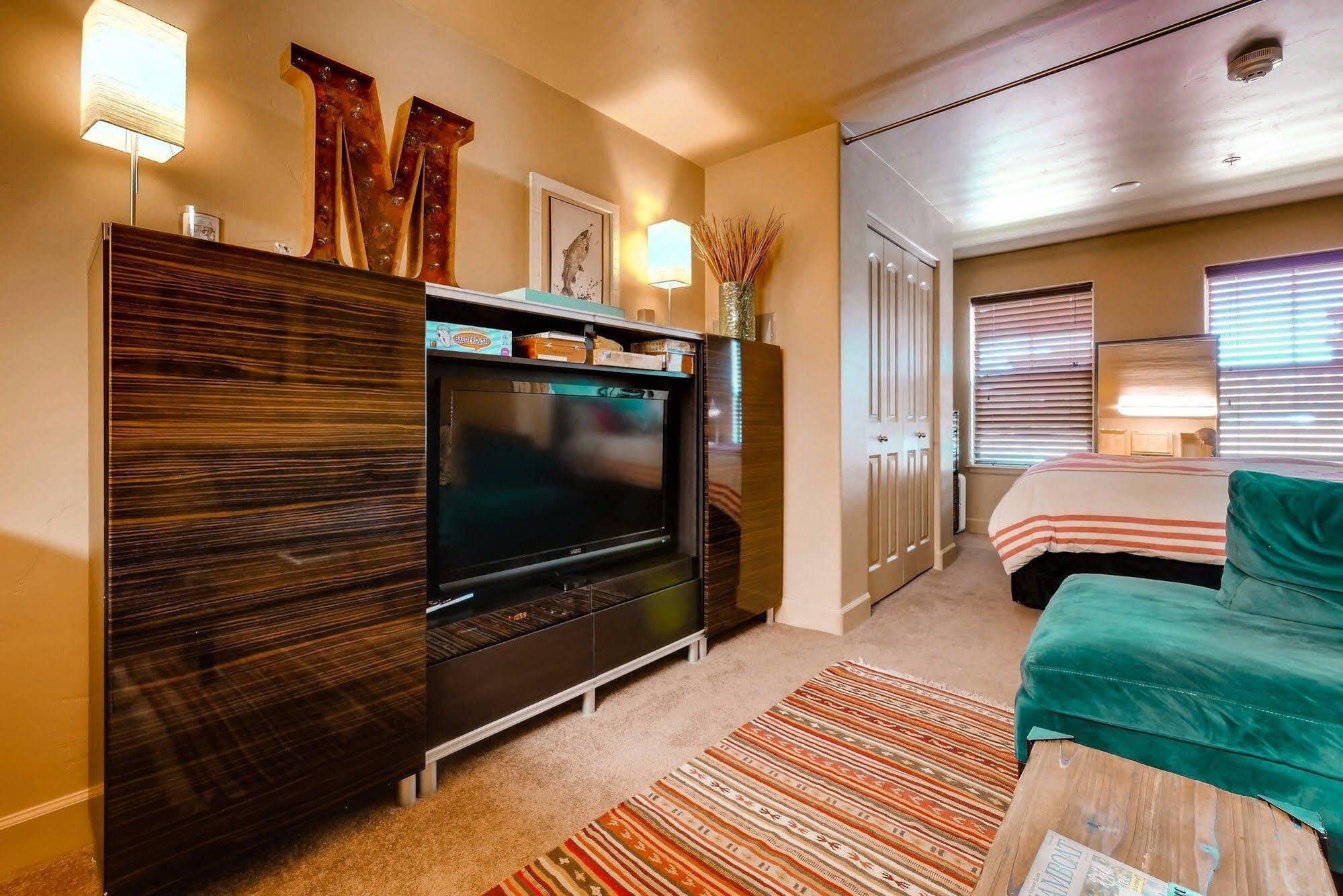 First Tracks Apartment *