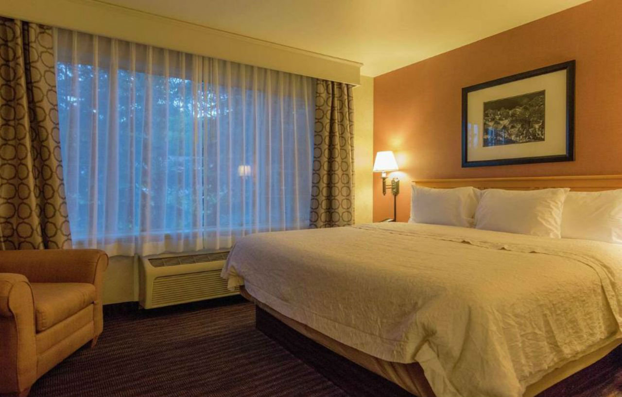 Hampton & Hotel