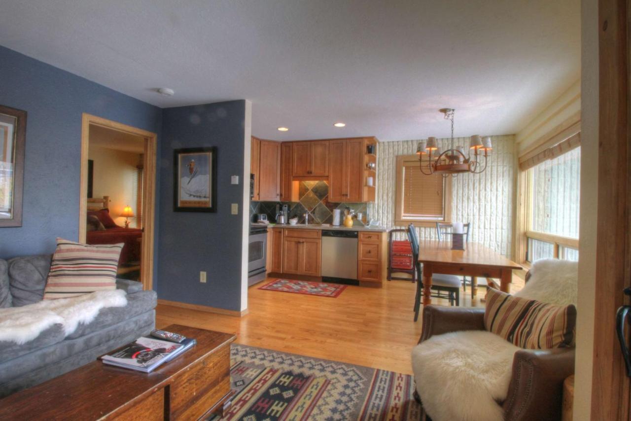 21 - Coraltree Collection Vail