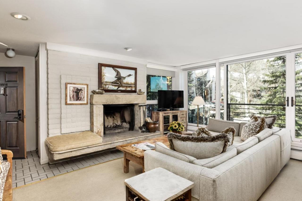 Durant Unit B202, Spacious With Great Views, Excellent Location 2 Blocks To Slopes Holiday home Aspen