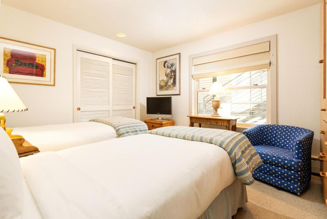 Durant Unit B202, Spacious With Great Views, Excellent Location 2 Blocks To Slopes Holiday home