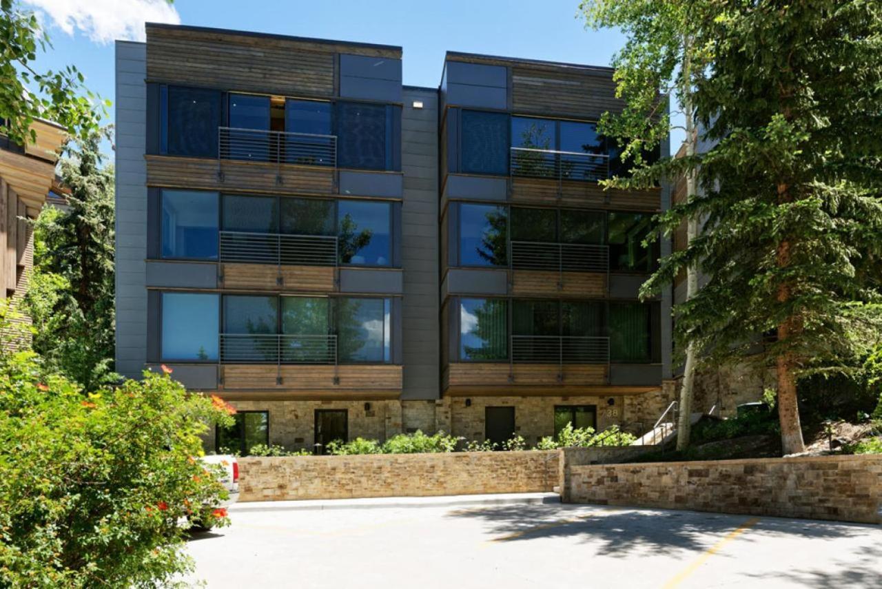 Durant Unit B202, Spacious With Great Views, Excellent Location 2 Blocks To Slopes * Aspen