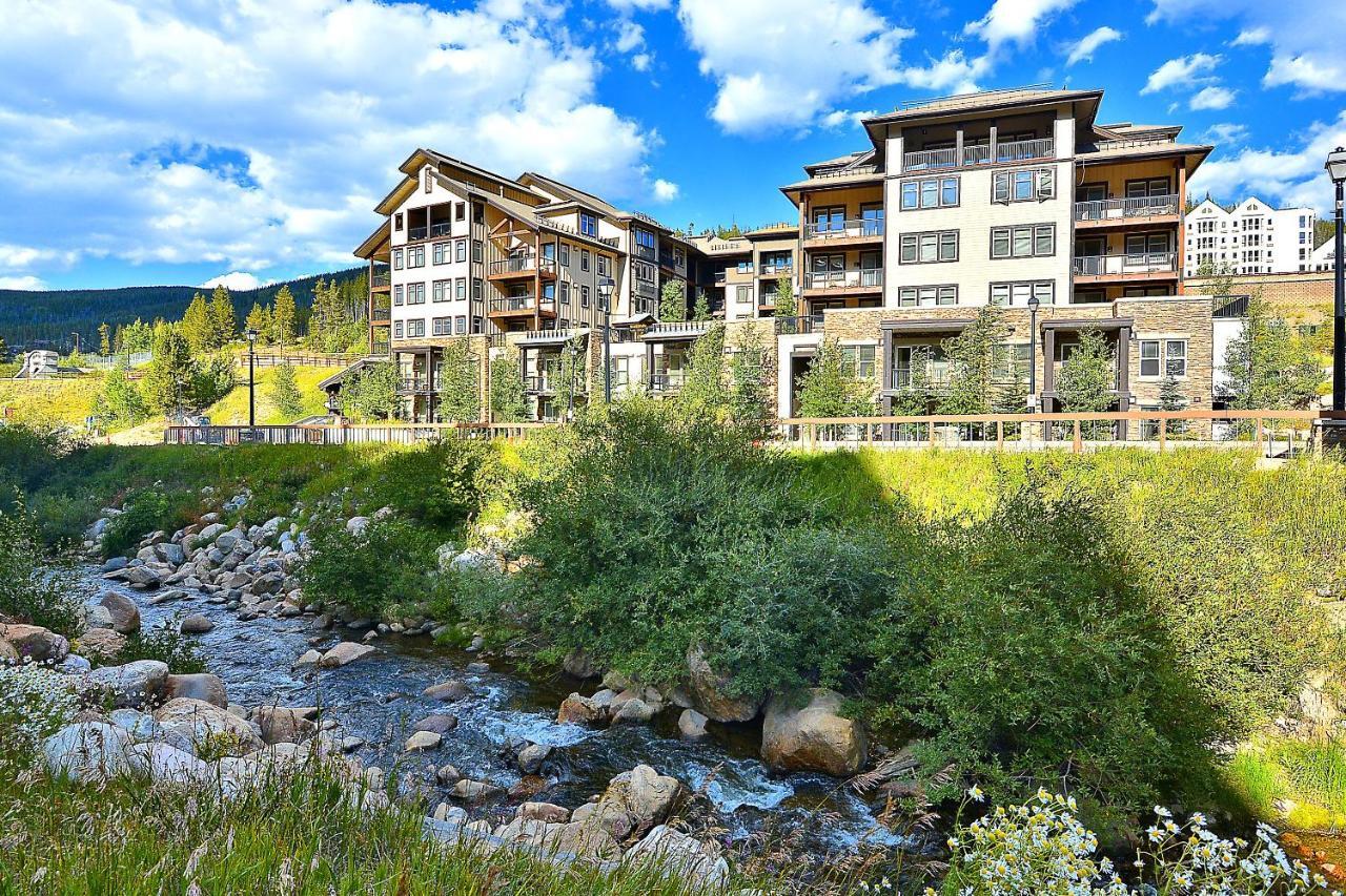 Ski In-out Luxury Condo: Mountain Views & Hot Tub Retreat Holiday home Winter Park