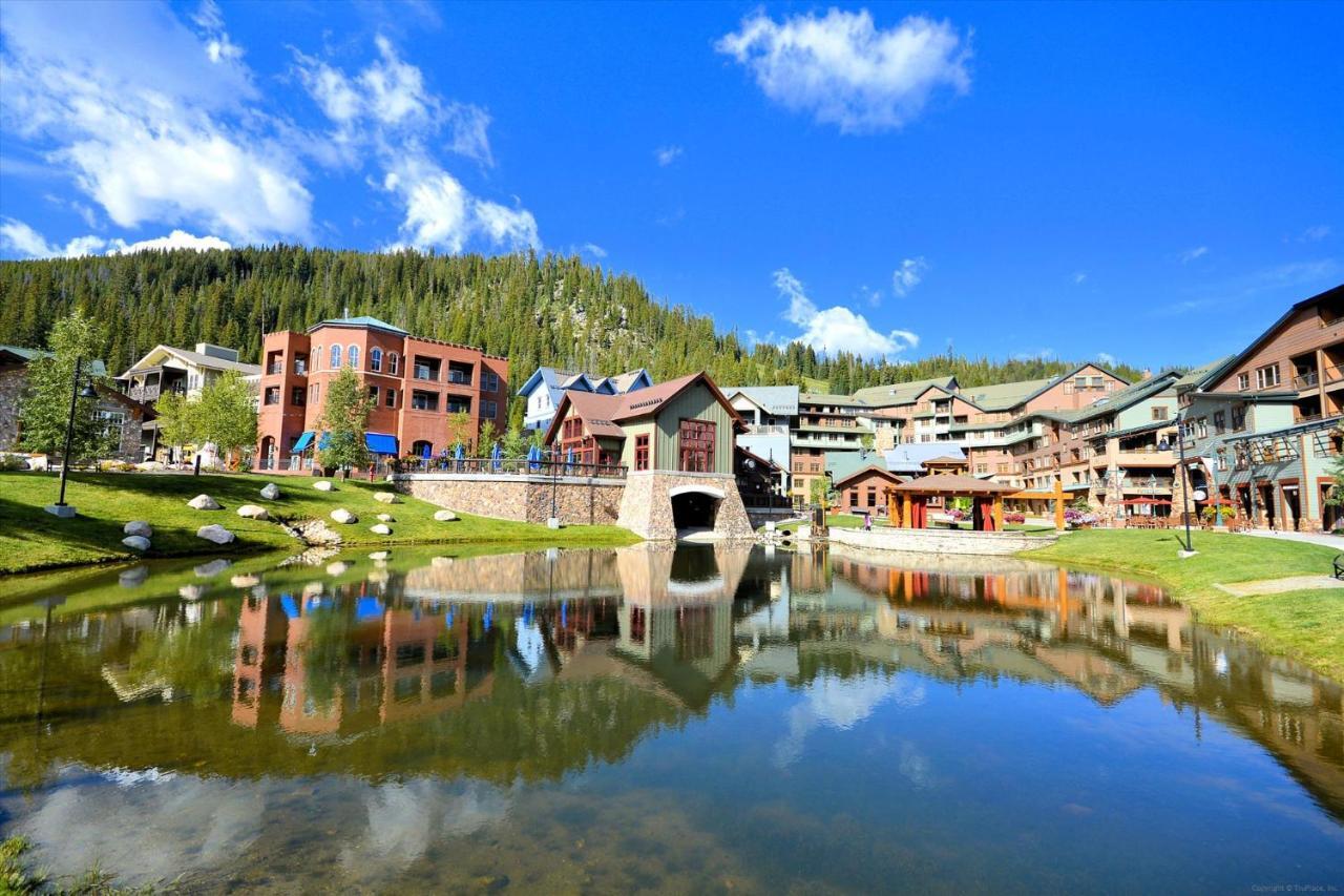 Holiday home Ski-view Luxury Condo: Hot Tub & Activity Package