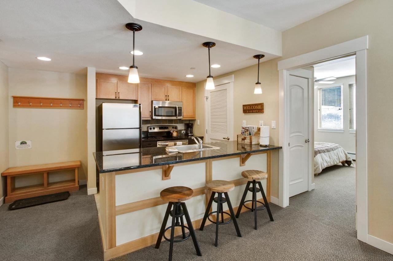 Holiday home Ski-view Luxury Condo: Hot Tub & Activity Package *