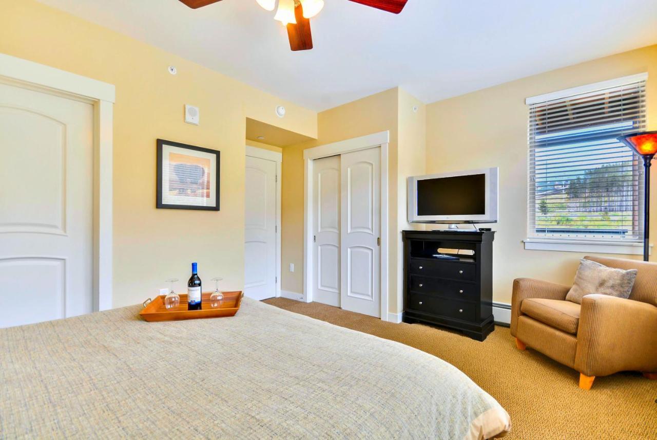 Ski-view Luxury Condo: Hot Tub & Activity Package