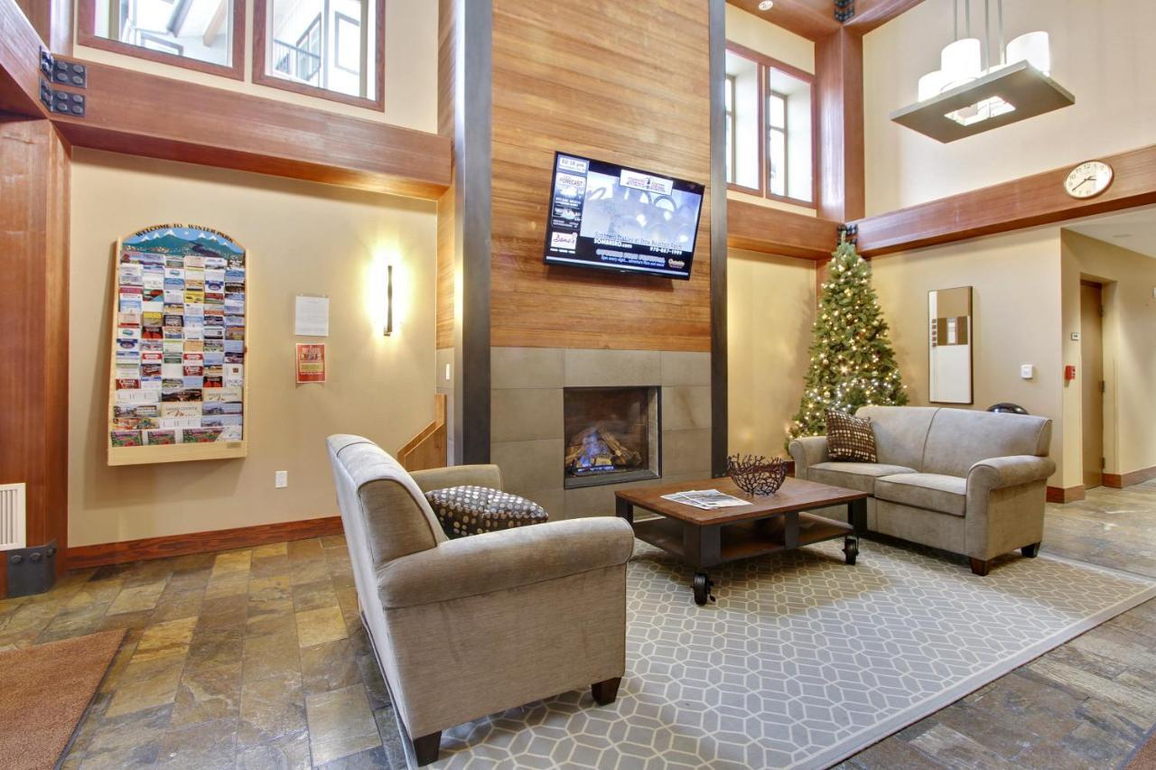 Ski-view Luxury Condo: Hot Tub & Activity Package Holiday home