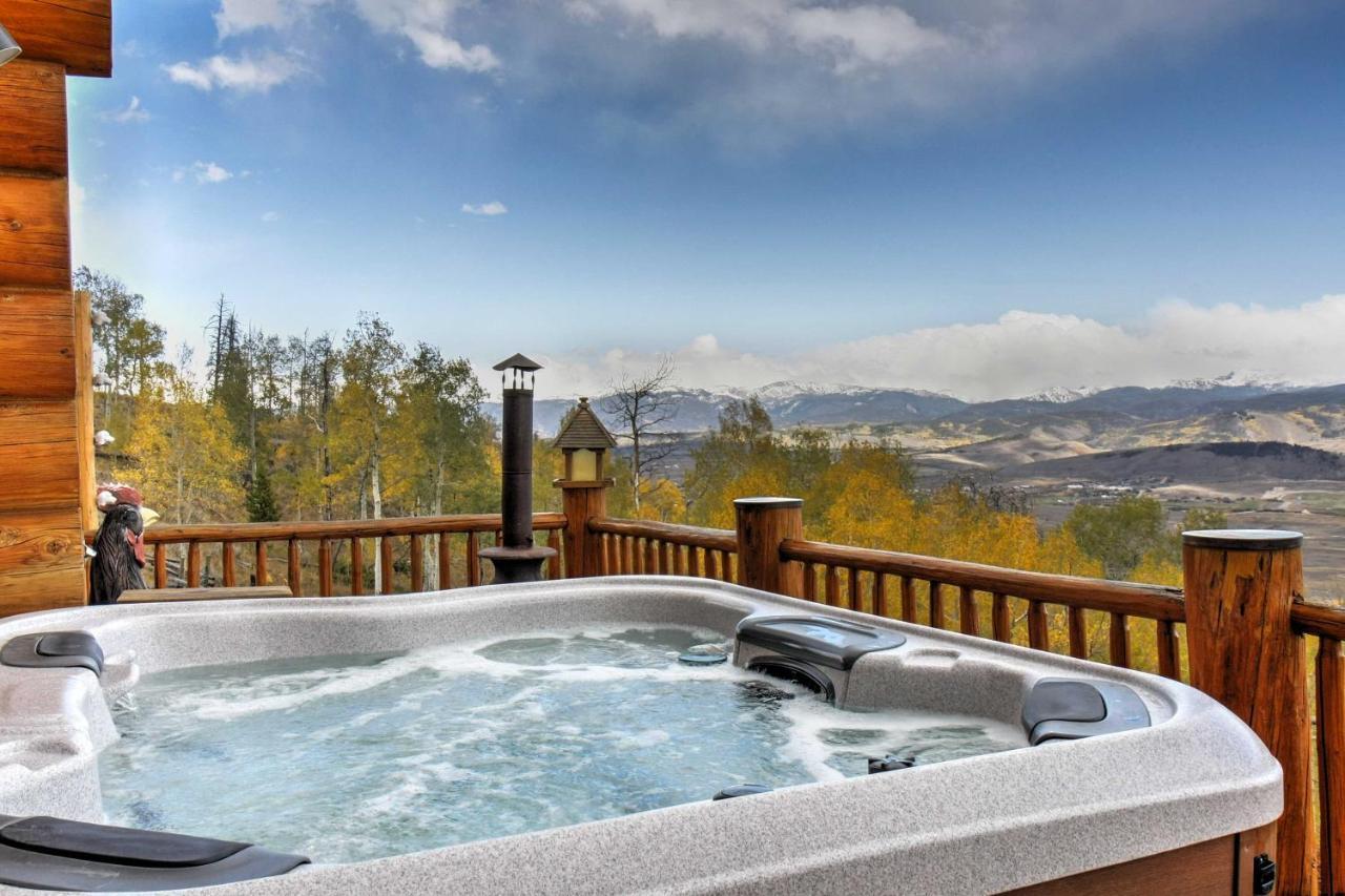 Secluded With Mountain Views And Hot Tub Holiday home *
